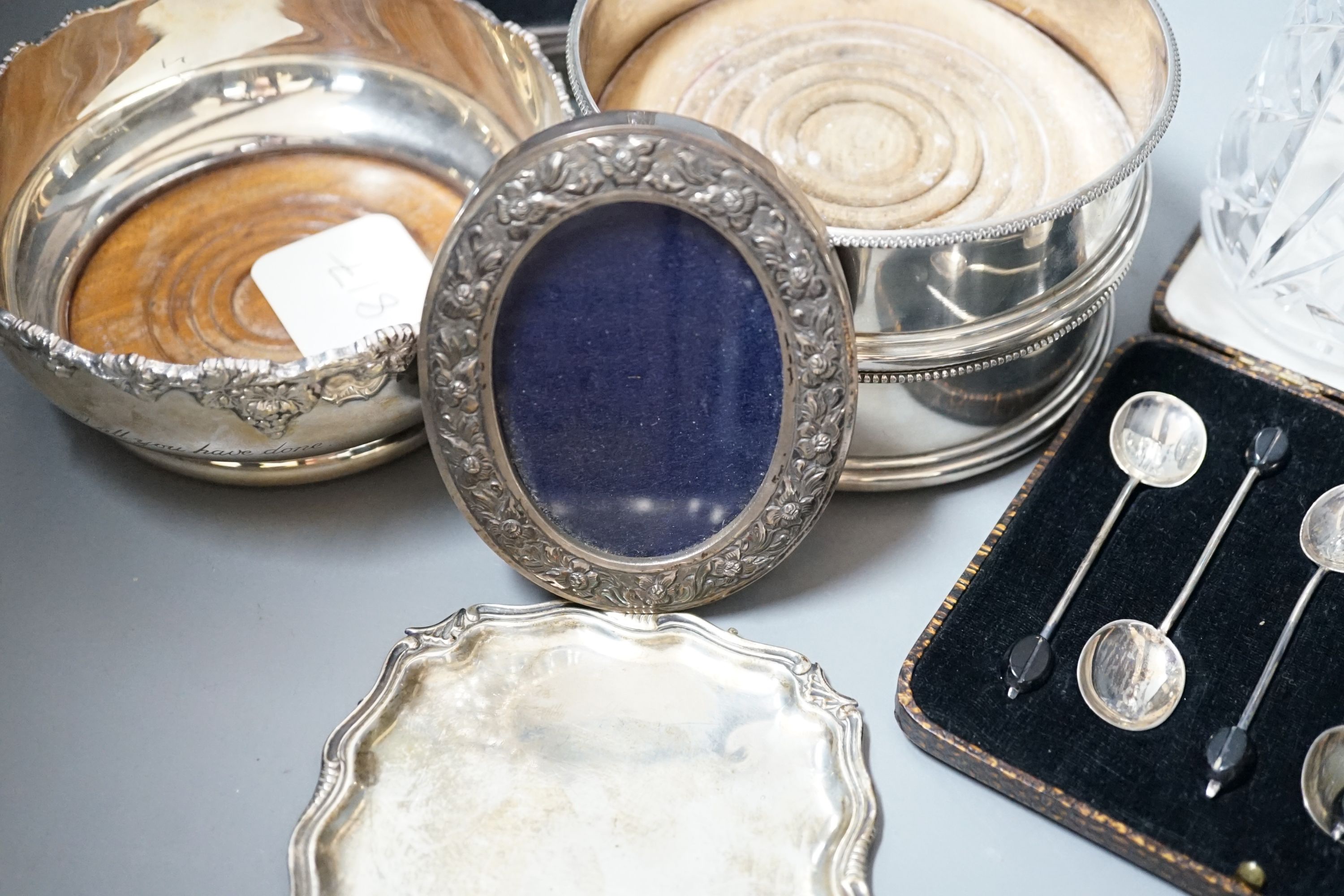 Mixed small silver including a pair of modern silver mounted wine coasters, 12.6cm, two silver mounted photograph frames, silver dish by William Comyns, three silver bonbon dishes, two sets of six silver teaspoons, a sil